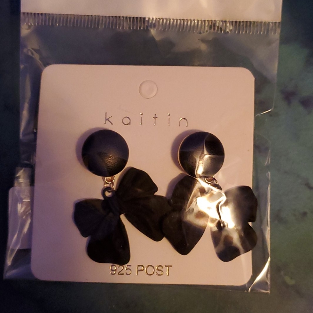 Earrings (pierced ears)